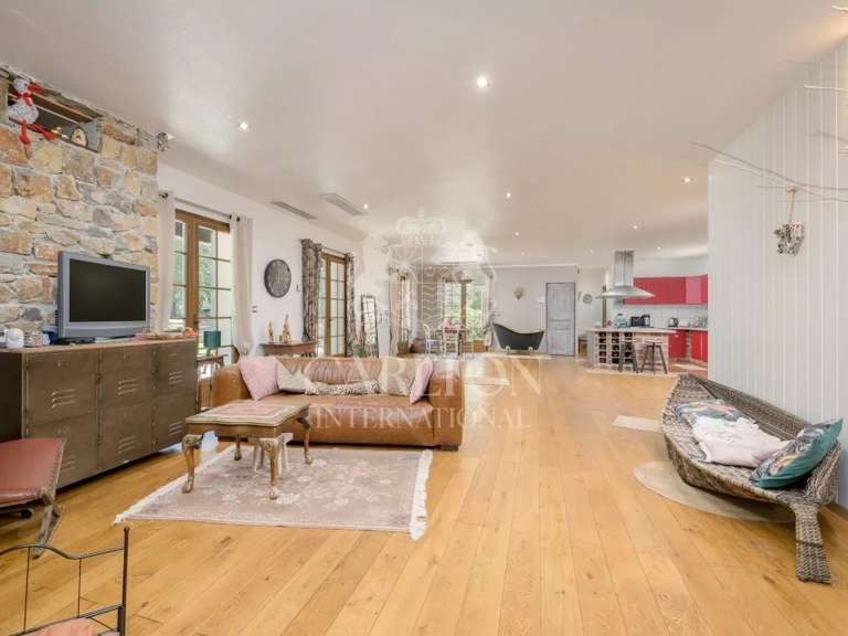 Maison Tourrettes - 5 chambres - 182m²