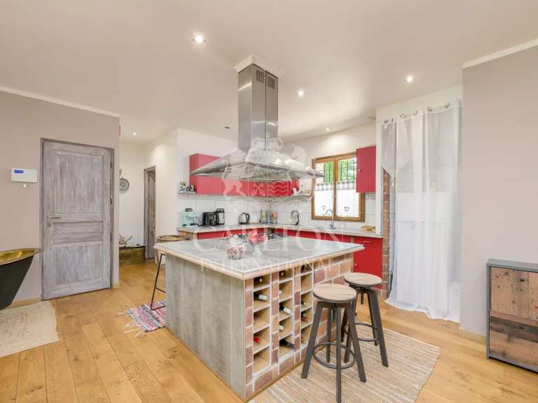 Maison Tourrettes - 5 chambres - 182m²
