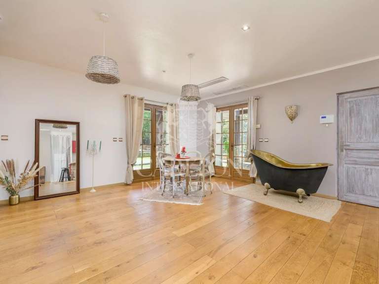 Maison Tourrettes - 5 chambres - 182m²