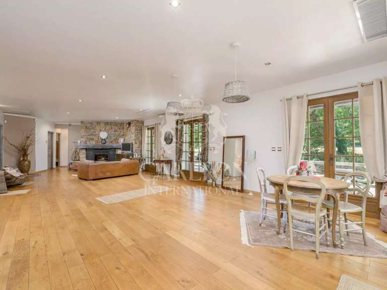 Maison Tourrettes - 5 chambres - 182m²