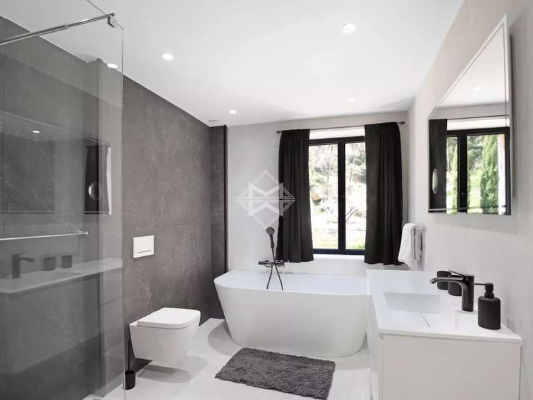 Maison Tourrettes - 5 chambres - 345m²