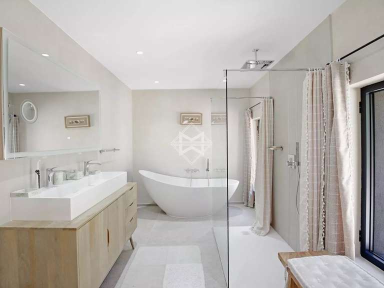 Maison Tourrettes - 5 chambres - 345m²