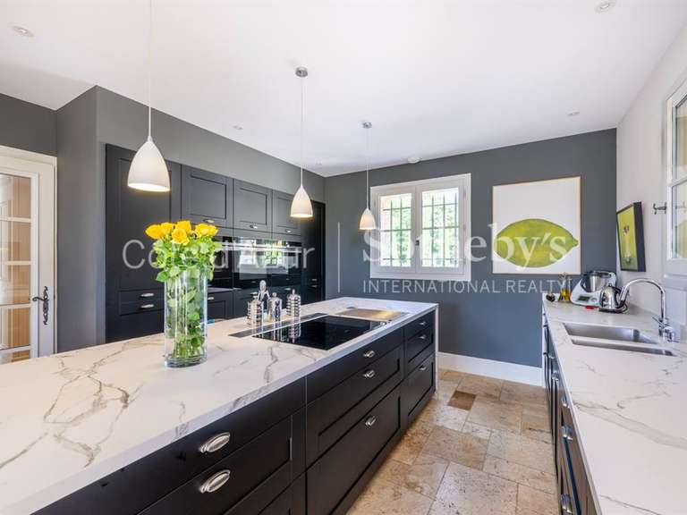 Maison Tourrettes - 5 chambres - 327m²