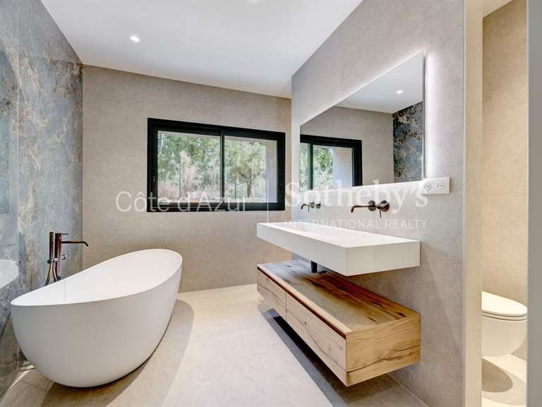 Maison Tourrettes - 4 chambres - 240m²