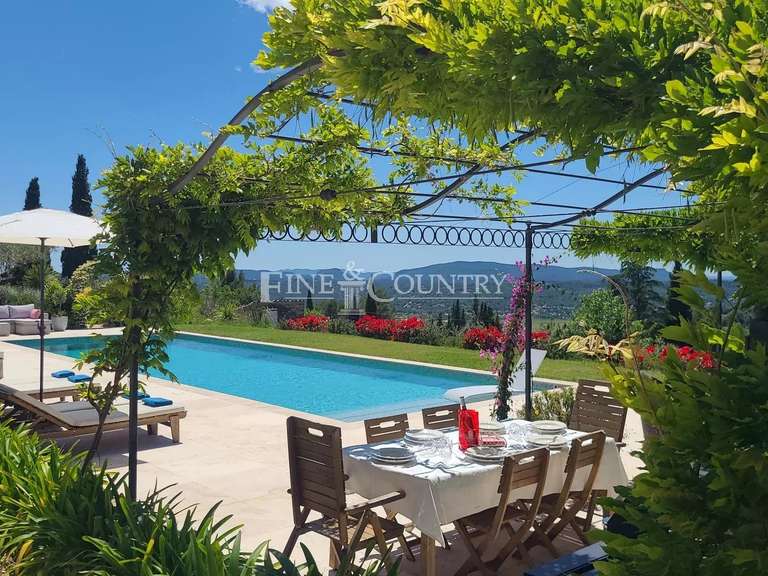 Maison Tourrettes - 5 chambres - 328m²