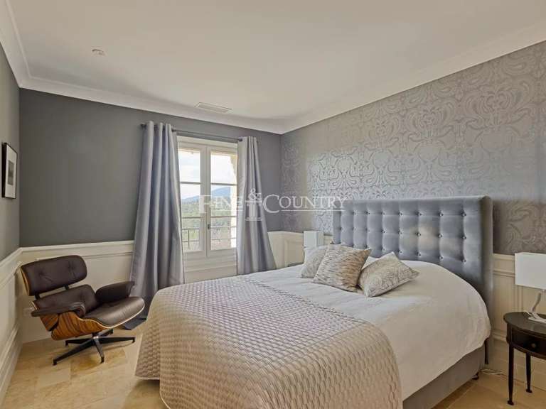 Maison Tourrettes - 5 chambres - 328m²