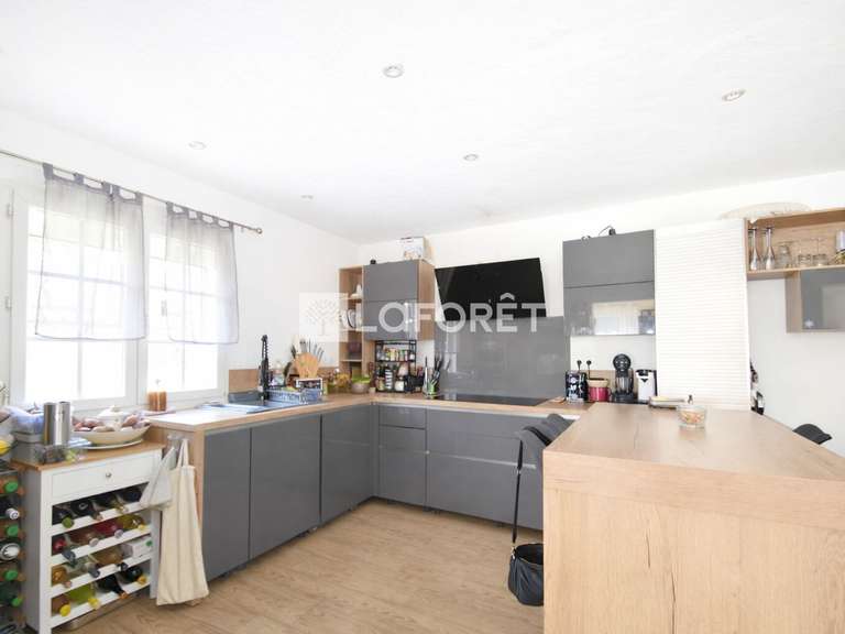 Maison Tourrettes - 4 chambres - 302m²