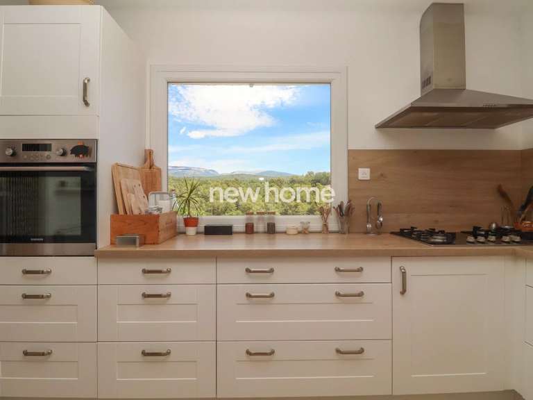 Maison Tourrettes - 3 chambres - 180m²