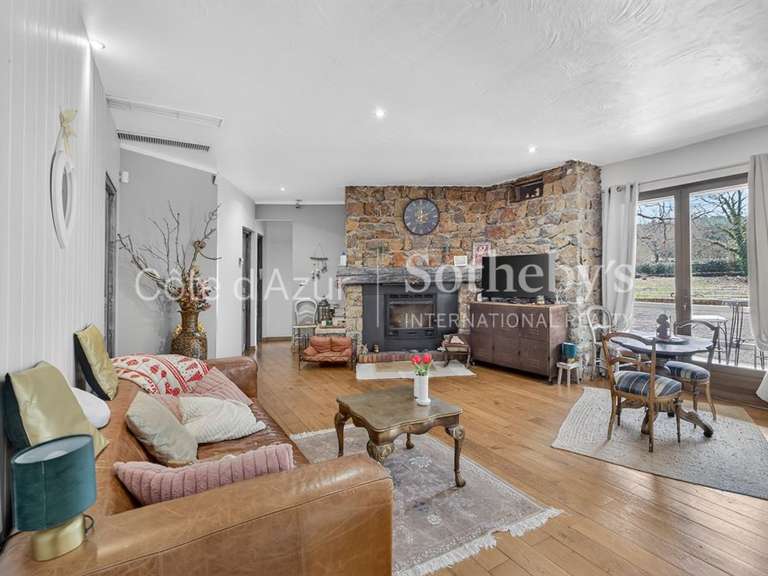 Maison Tourrettes - 5 chambres - 173m²