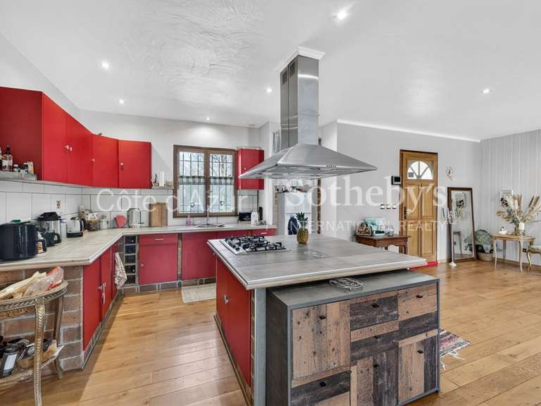 Maison Tourrettes - 5 chambres - 173m²