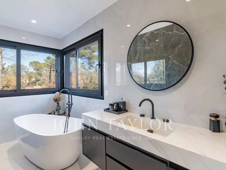 Maison Tourrettes - 6 chambres - 543m²