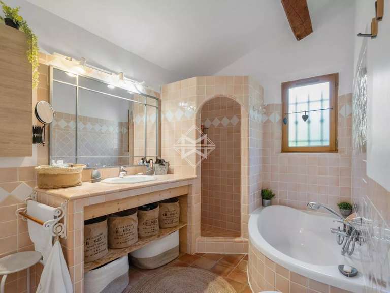 House Tourrettes - 5 bedrooms - 196m²