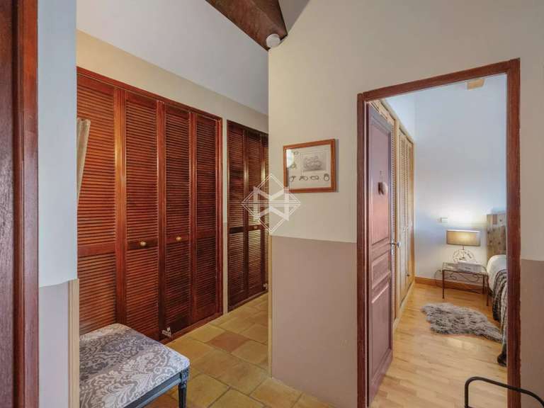 House Tourrettes - 5 bedrooms - 196m²