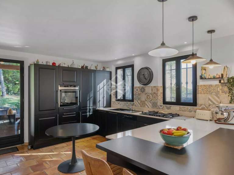 House Tourrettes - 5 bedrooms - 196m²