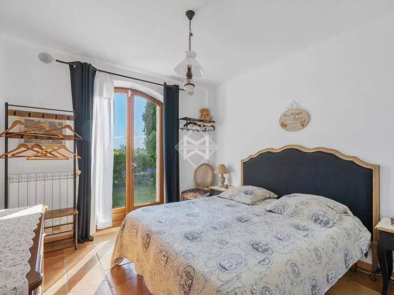 House Tourrettes - 5 bedrooms - 196m²