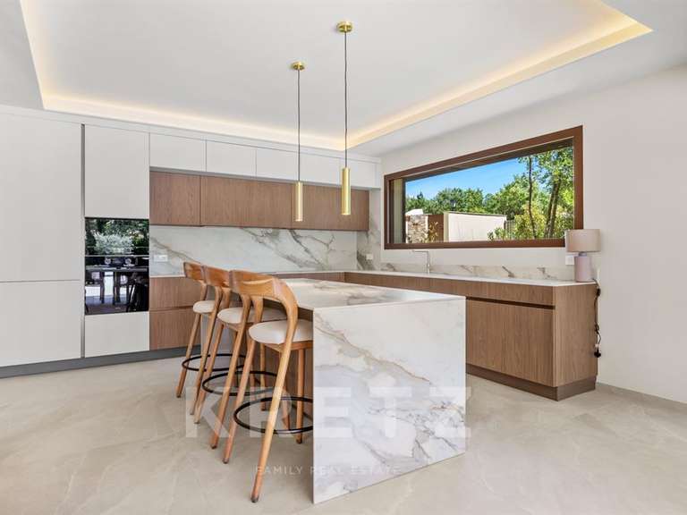 Maison Tourrettes - 4 chambres - 250m²