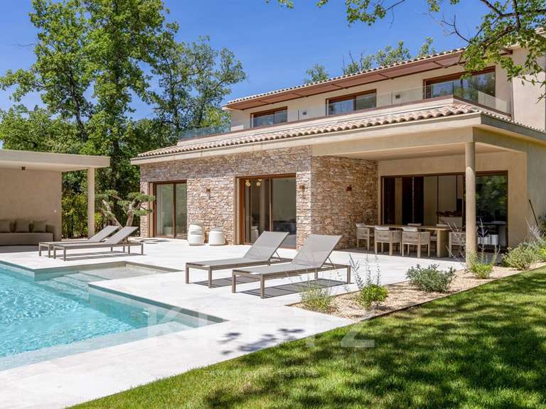 Maison Tourrettes - 4 chambres - 250m²