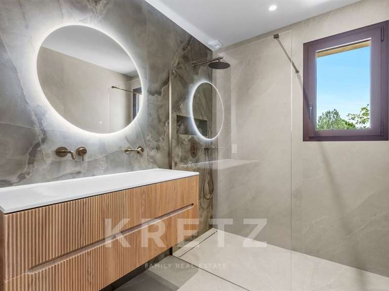 Maison Tourrettes - 4 chambres - 250m²