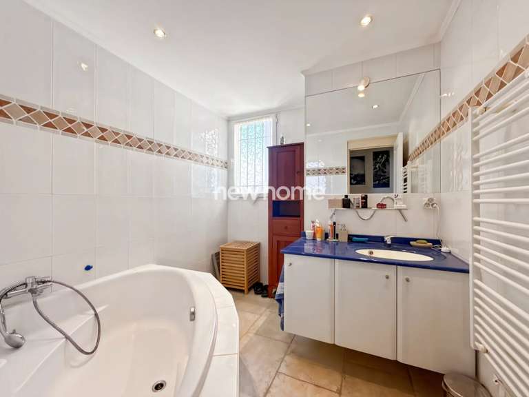 Maison Tourrettes - 3 chambres - 180m²