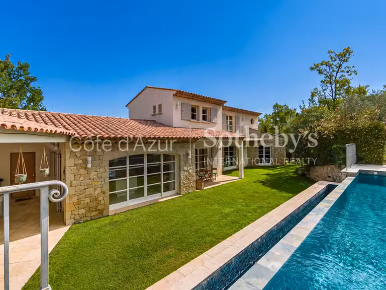 Maison Tourrettes - 2 chambres - 208m²