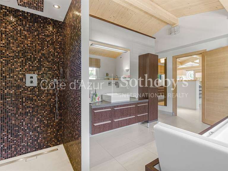 Maison Tourrettes - 2 chambres - 208m²