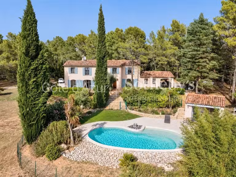 Maison Tourrettes - 5 chambres - 196m²