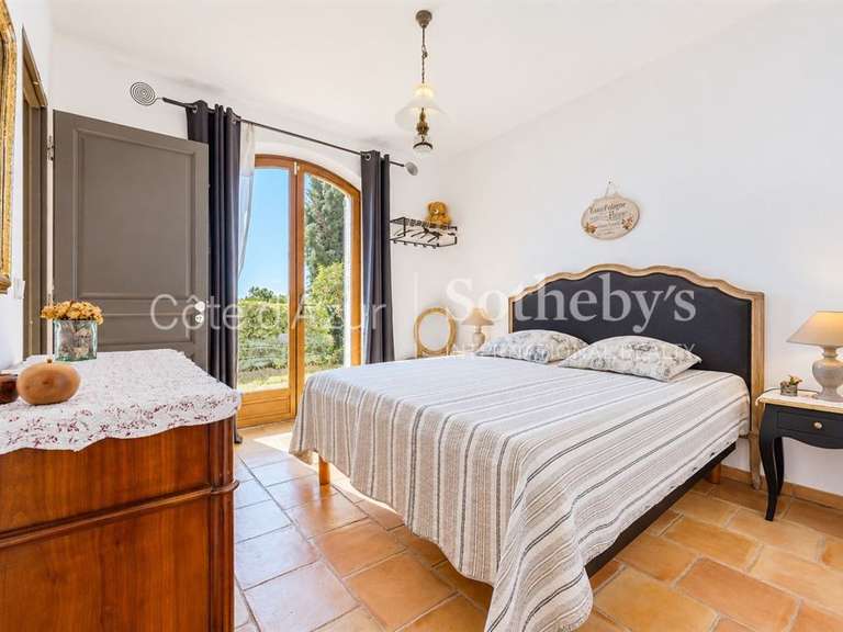Maison Tourrettes - 5 chambres - 196m²