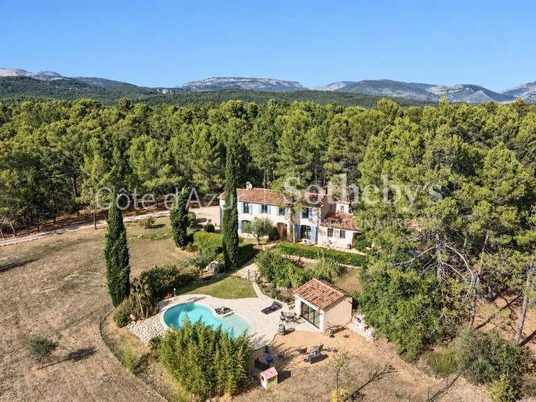 Maison Tourrettes - 5 chambres - 196m²