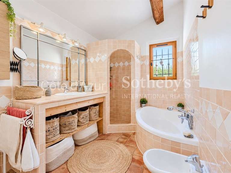 Maison Tourrettes - 5 chambres - 196m²