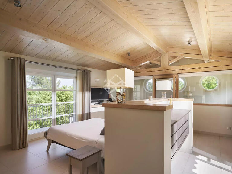 Propriété Tourrettes - 2 chambres - 309m²