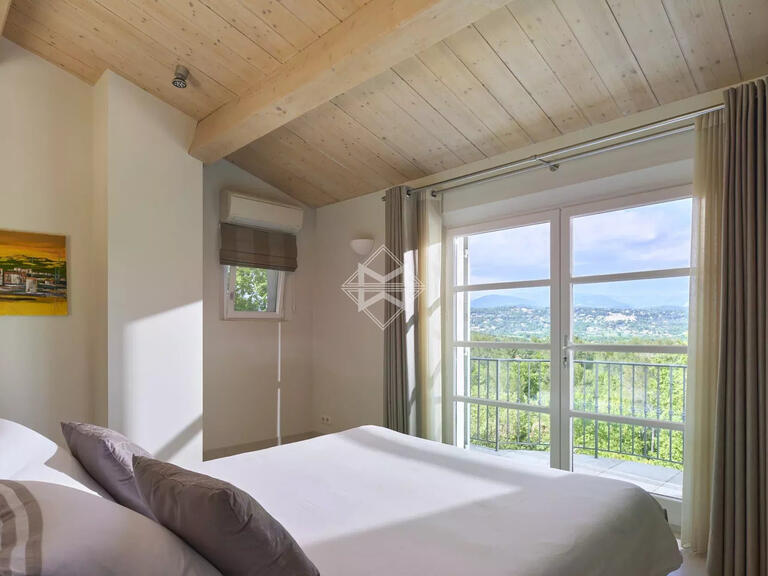 Propriété Tourrettes - 2 chambres - 309m²