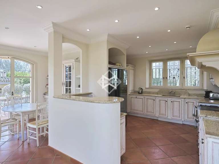 Villa Tourrettes - 4 bedrooms - 327m²