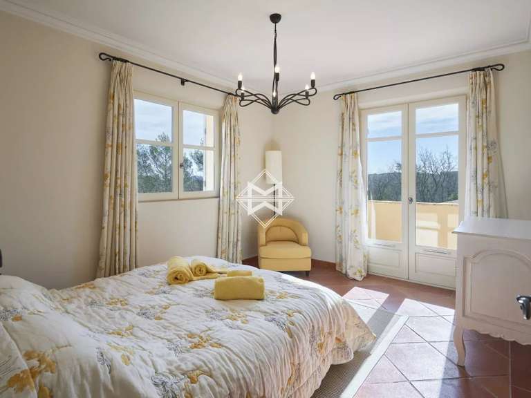 Villa Tourrettes - 4 bedrooms - 327m²