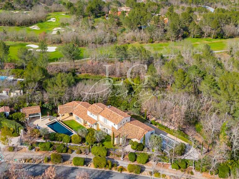 Villa Tourrettes - 2 bedrooms - 209m²