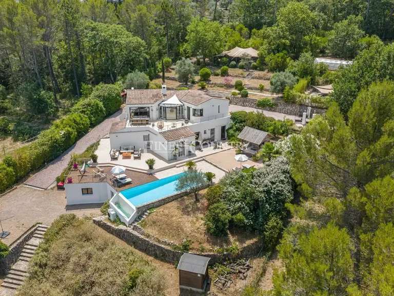 Villa Tourrettes - 4 chambres - 291m²