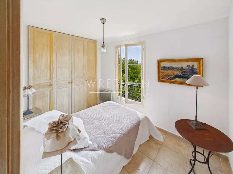 Appartement Tourrettes-sur-Loup - 3 chambres - 139m²