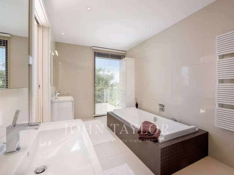 Maison Tourrettes-sur-Loup - 5 chambres - 333m²