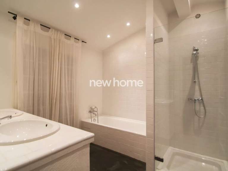 Maison Tourrettes-sur-Loup - 5 chambres - 223m²