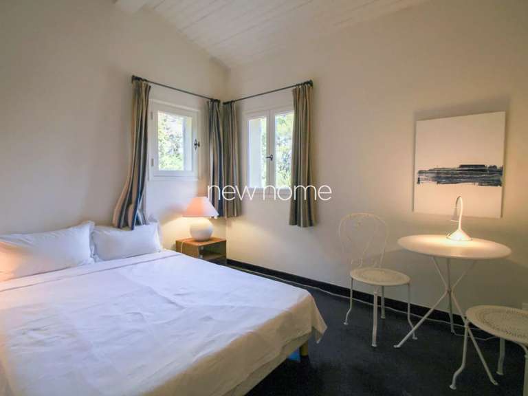 Maison Tourrettes-sur-Loup - 5 chambres - 223m²