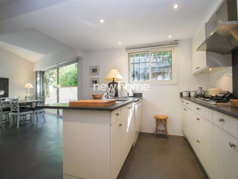 Maison Tourrettes-sur-Loup - 5 chambres - 223m²