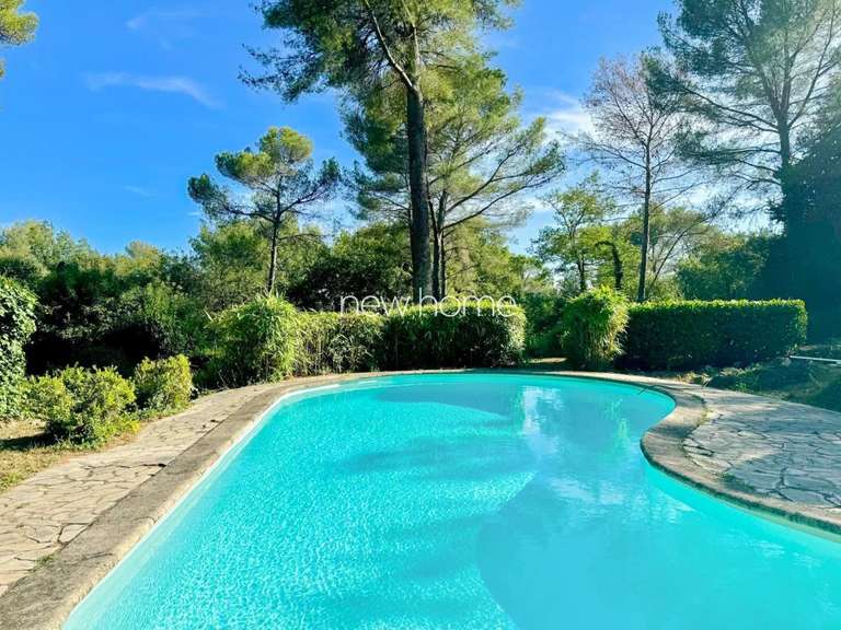 Maison Tourrettes-sur-Loup - 5 chambres - 223m²