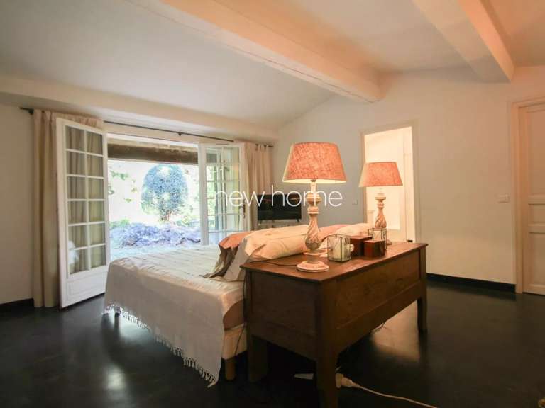 Maison Tourrettes-sur-Loup - 5 chambres - 223m²