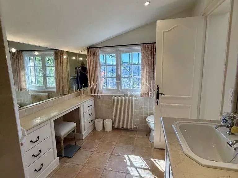 Maison Tourrettes-sur-Loup - 7 chambres - 310m²