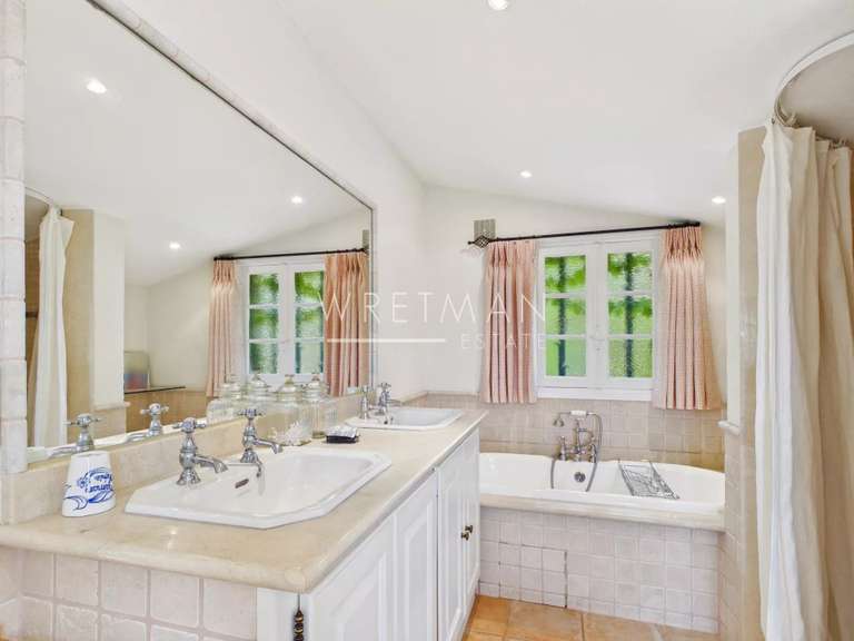 Maison Tourrettes-sur-Loup - 6 chambres - 310m²