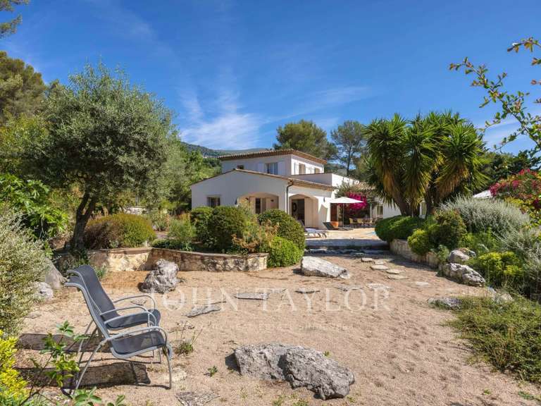 Maison Tourrettes-sur-Loup - 4 chambres - 200m²