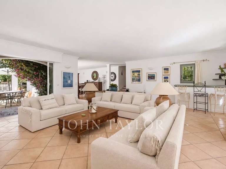 Maison Tourrettes-sur-Loup - 4 chambres - 200m²