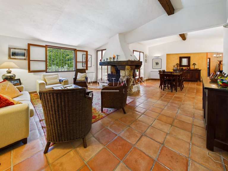 Maison Tourrettes-sur-Loup - 2 chambres - 150m²