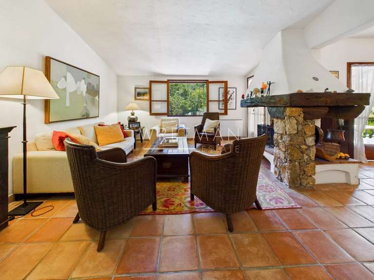 Maison Tourrettes-sur-Loup - 2 chambres - 150m²
