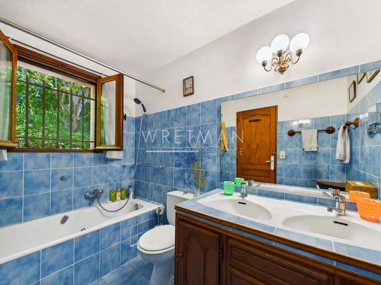 Maison Tourrettes-sur-Loup - 2 chambres - 150m²