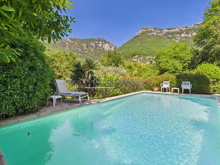 Maison Tourrettes-sur-Loup - 2 chambres - 150m²